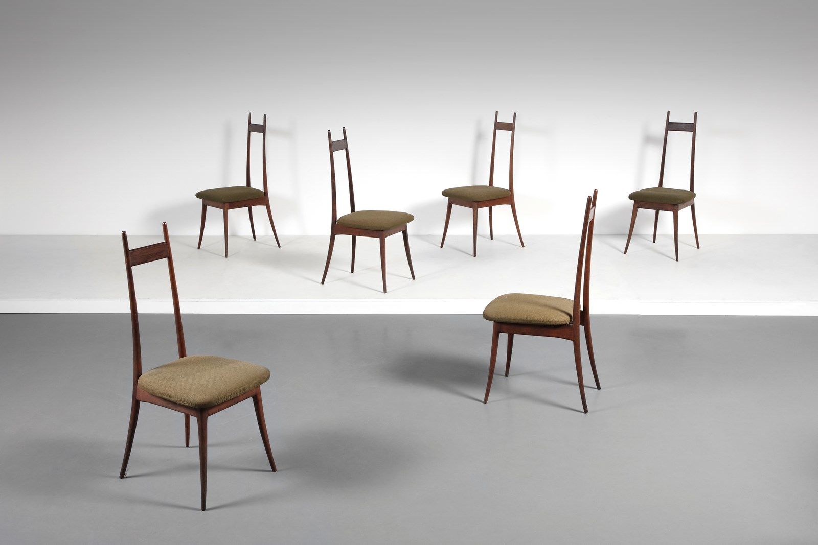 MANGIAROTTI Angélo (1921 - 2012) Six chaises, production Frigerio. Bois de rose &hellip;