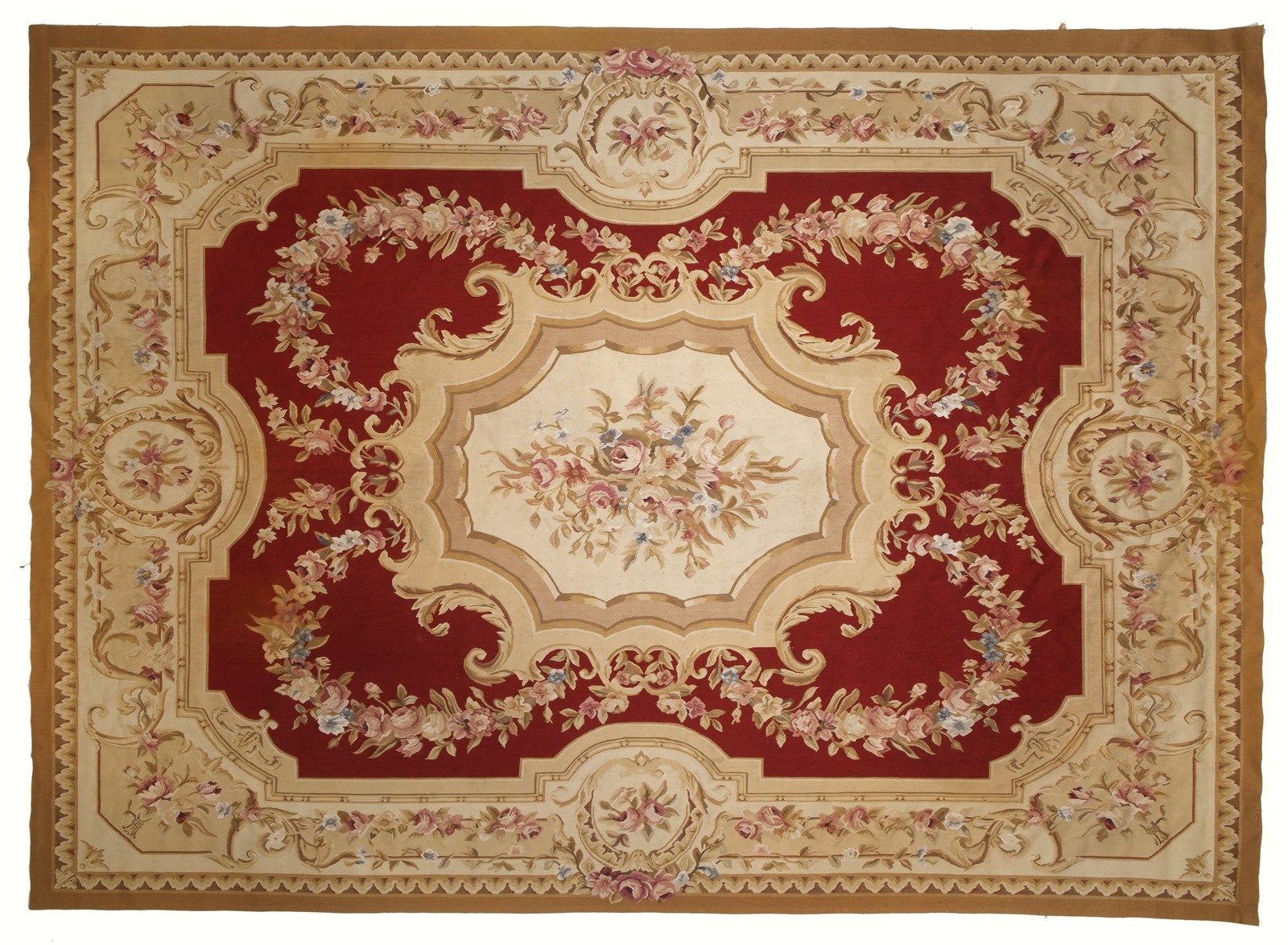 MANIFATTURA DI AUBUSSON, XX SECOLO Carpet with central medallion with roses, in &hellip;