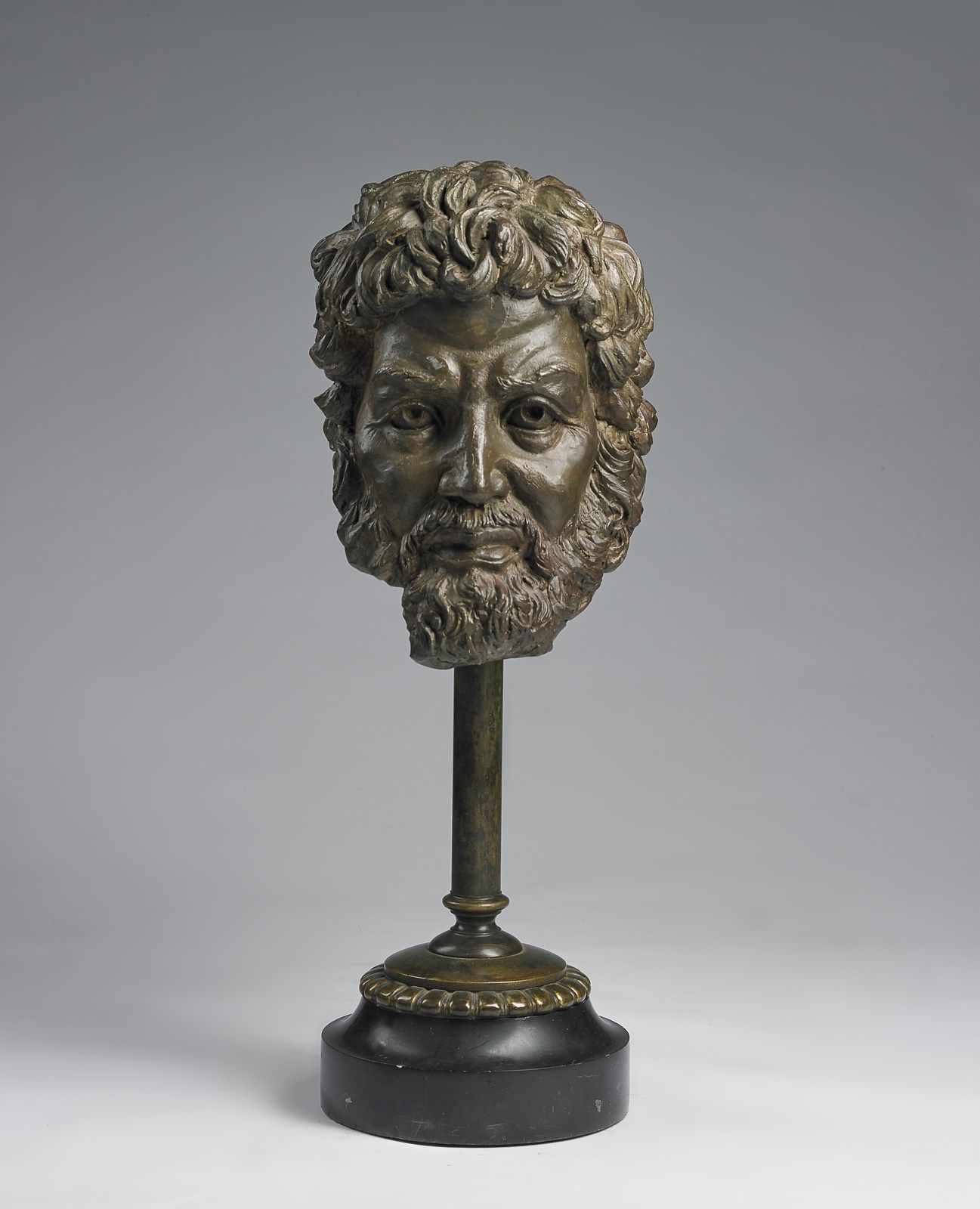 SCULTORE DEL XIX SECOLO Male head. 19th CENTURY SCULPTOR Male head. Bronze. Cm 2&hellip;
