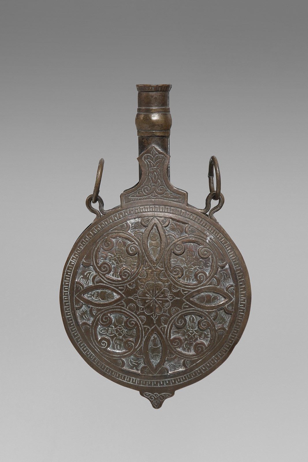 Arte Islamica A brass engraved powder flask North Africa or Turkey, 19th century&hellip;