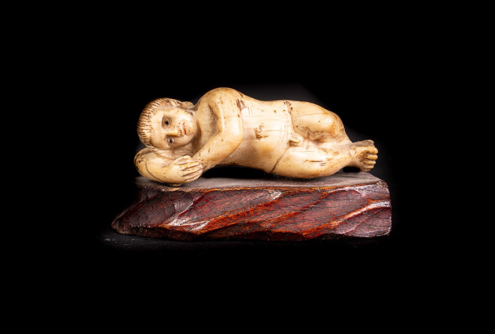 Arte Indiana An ivory carved figure of baby Jesus Christ India, Goa, 18th centur&hellip;