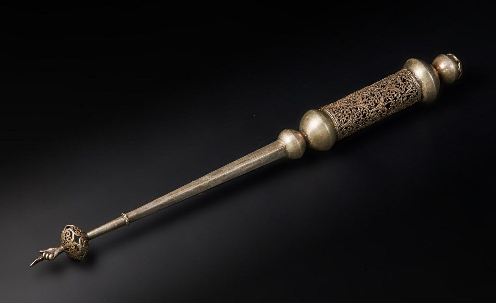 . A silver filigree Torah pointer (Yad) Russia, 19th century . 银丝托拉指针（Yad）俄罗斯，19&hellip;