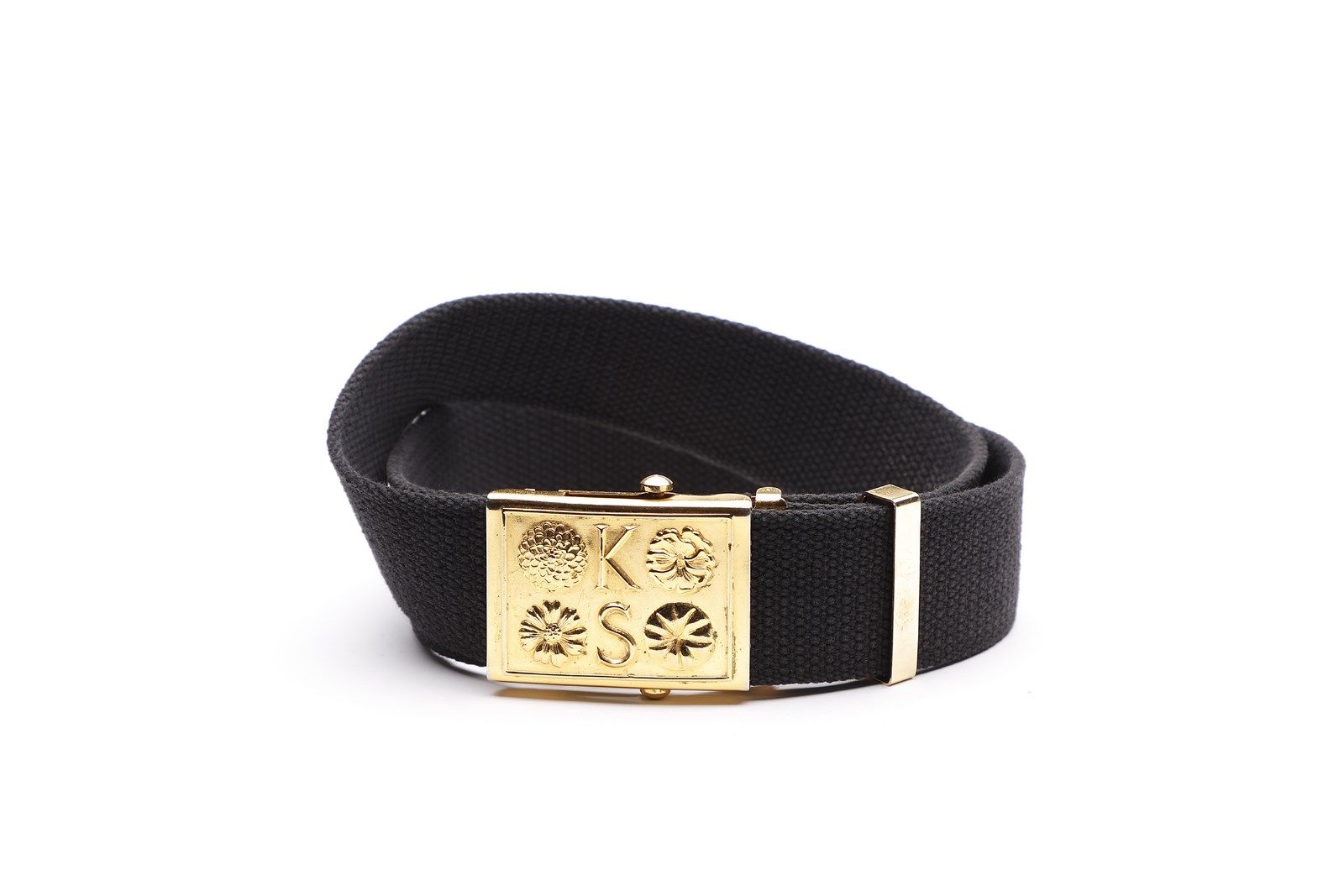 KEN SCOTT Black canvas belt with gold-colored metal buckle. 黑色帆布腰带，金色金属扣。金属和织物。厘&hellip;