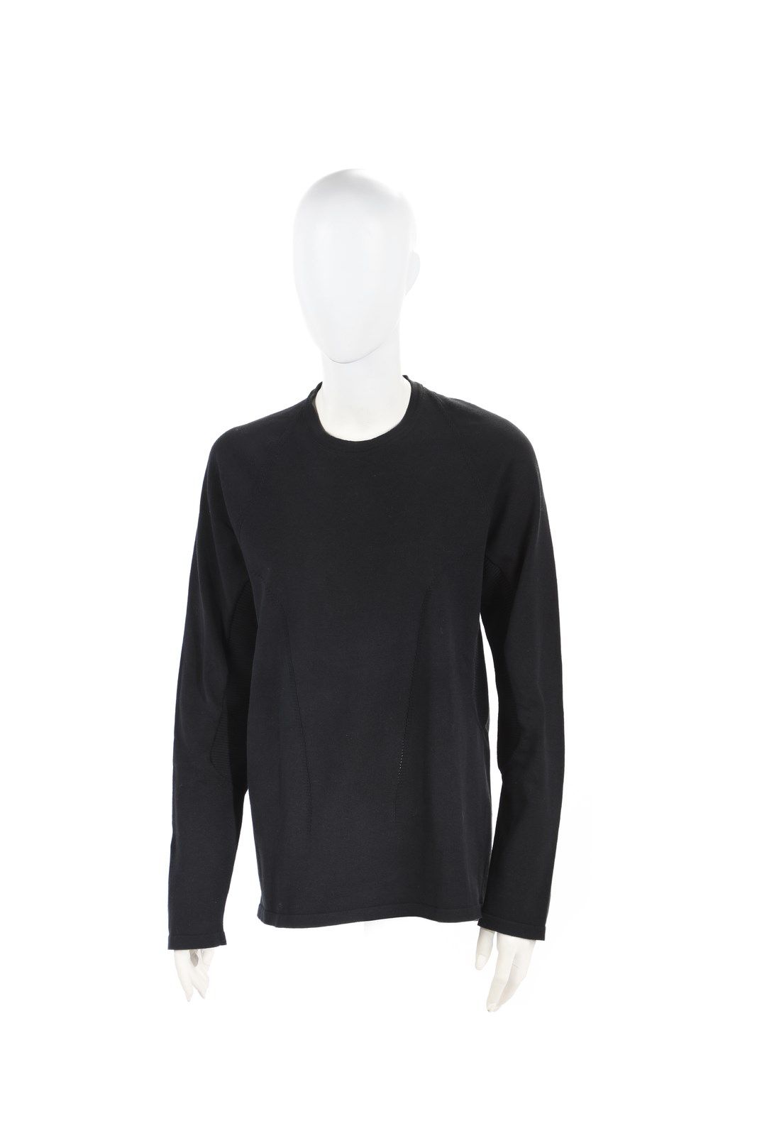 GIANFRANCO FERRE' Black wool sweater. 80's. 黑色羊毛衫。80's.羊毛... ...标签出示，意大利制造，尺寸52。