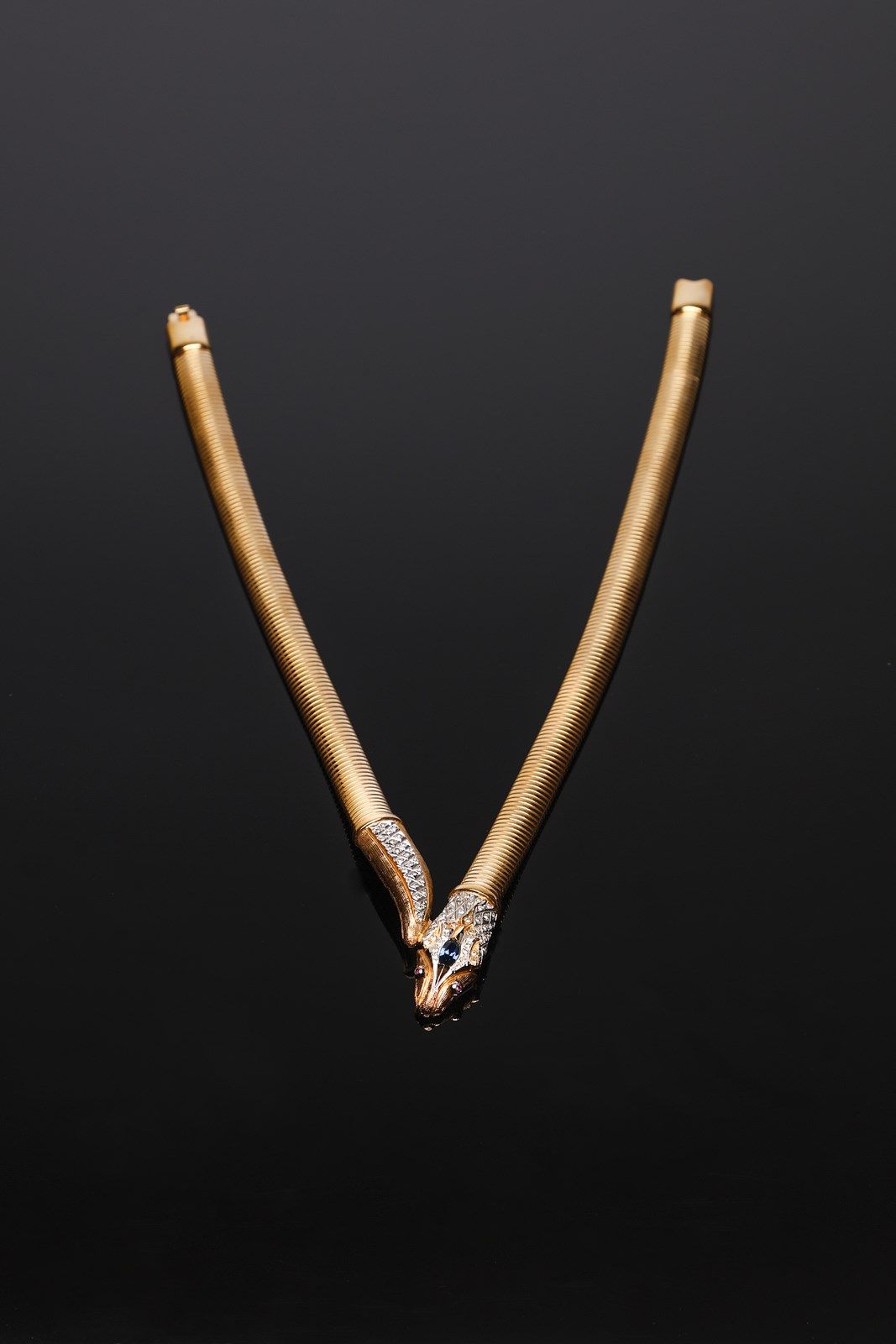 PIERRE CARDIN Snake necklace, tubogas mesh in golden metal and rhinestones. 蛇形项链&hellip;
