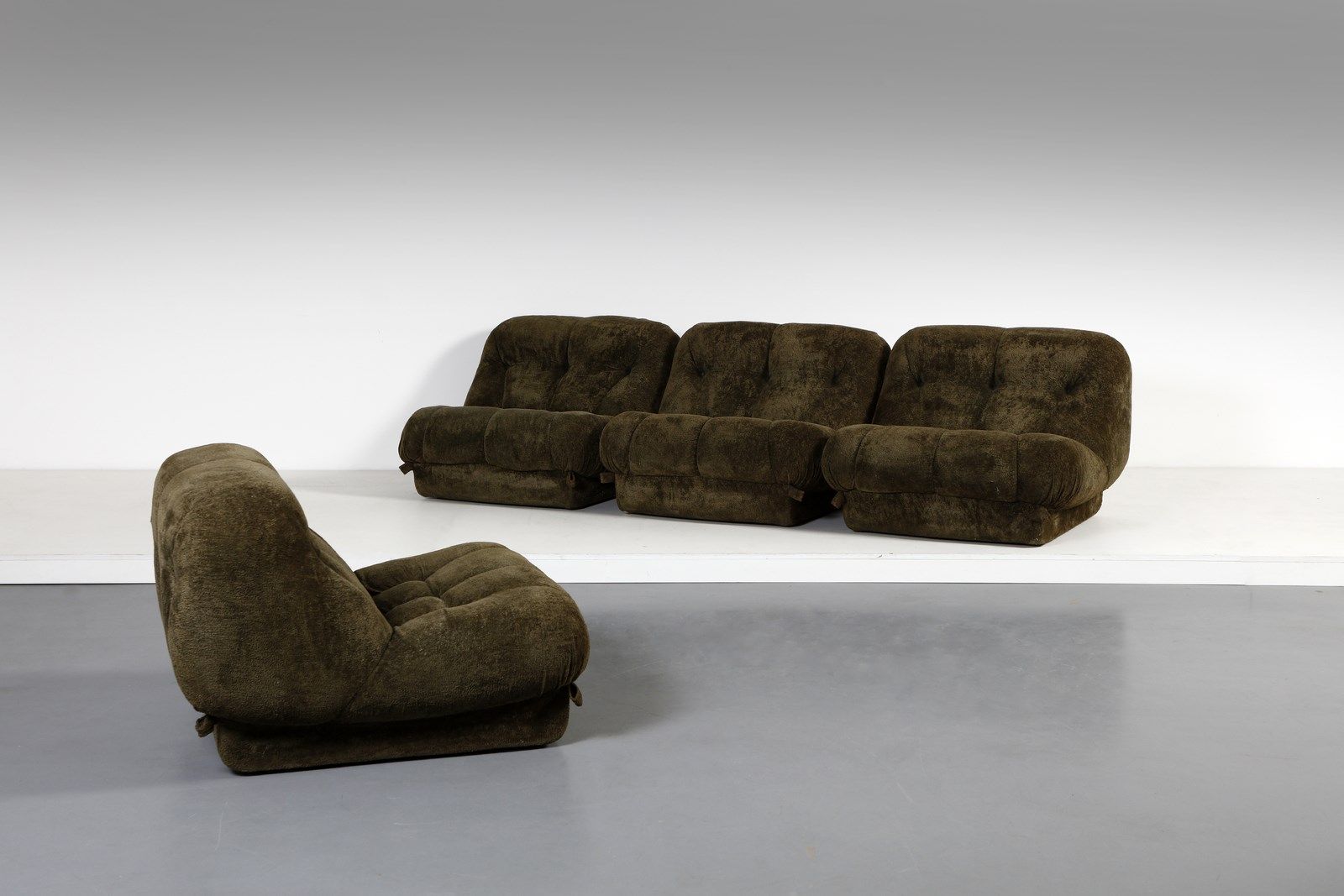 MATURI RIMO RIMO模块化沙发MIMO Nuvolone生产。聚氨酯泡沫和织物。Cm 90.00 x 70.00 x 90.00. 1970年代。(&hellip;