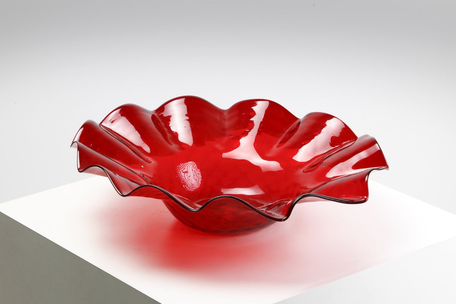 FRATELLI TOSO atribuido. Centro de mesa en vidrio rojo rubí con balòton. Cristal&hellip;