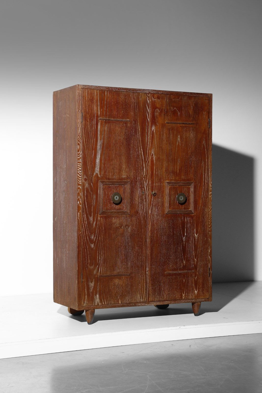 BUFFA PAOLO (1903 - 1970) PAOLO Wardrobe. Sandblasted oak wood. Cm 159.00 x 179.&hellip;