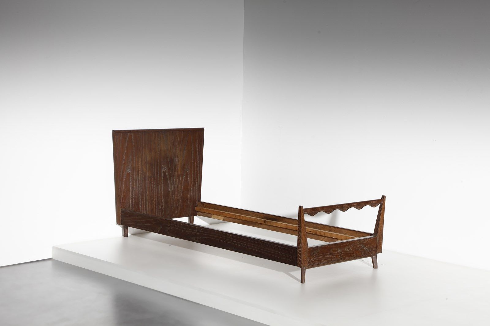 BUFFA PAOLO (1903 - 1970) PAOLO Bed. Sandblasted oak wood. Cm 96.00 x 89.00 x 21&hellip;