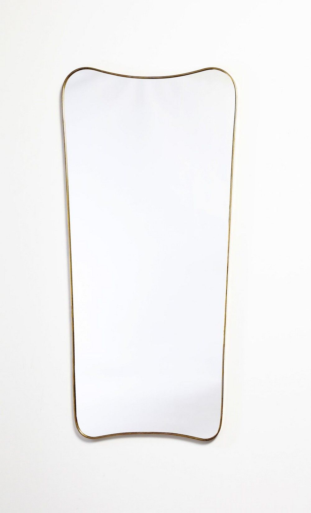 PONTI GIO (1891 - 1979) GIO的归属。镜子。黄铜和镜子。Cm 70,00 x 147,00. 1950年代。