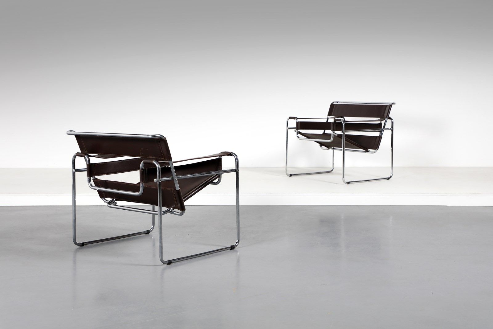BREUER MARCEL LAJOS (1902 - 1981) MARCEL LAJOS 一对扶手椅，由Gavina制造。镀铬金属和皮革。Cm 77.00 &hellip;