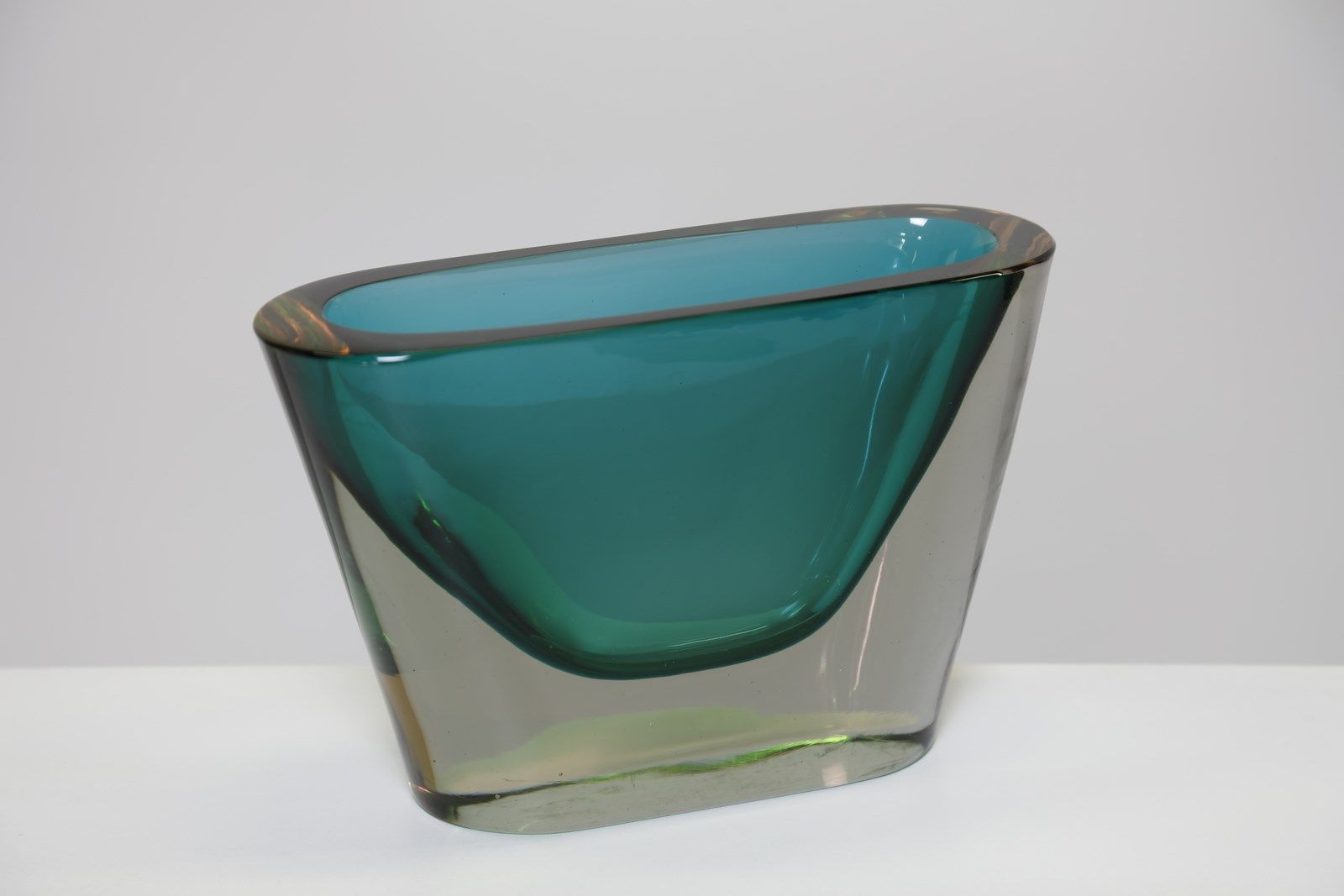 Seguso Vetri d'Arte SEGUSO VETRI D'ARTTE 沉水玻璃花瓶，绿色。穆拉诺玻璃。Cm 25.50 x 16.00 x 9.00&hellip;