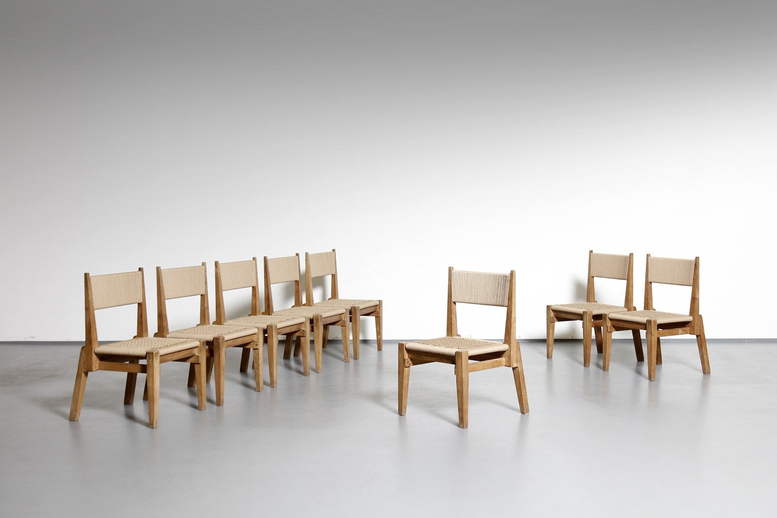 ISOTTA EMILIO (1910 - 1988) EMILIO Huit chaises fabriquées par Prea. Bois de chê&hellip;