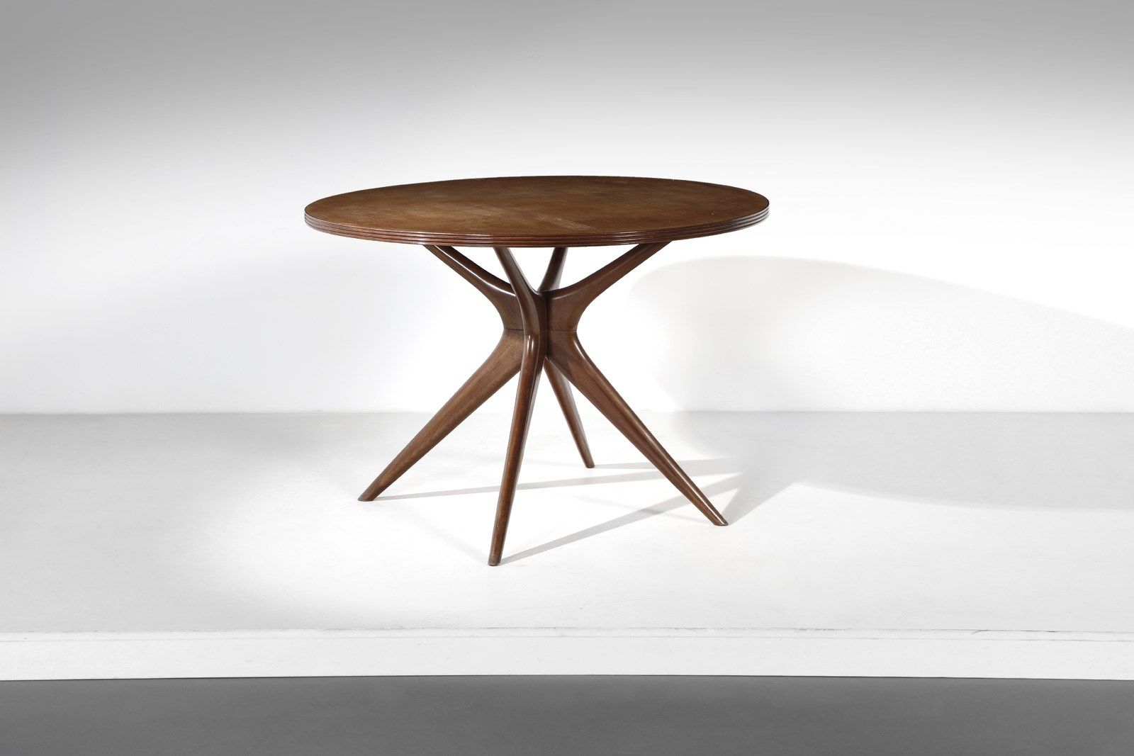 PARISI ICO (1916 - 1996) ICO attribute. Table. Walnut wood. Cm 110,00 x 78,00 x &hellip;