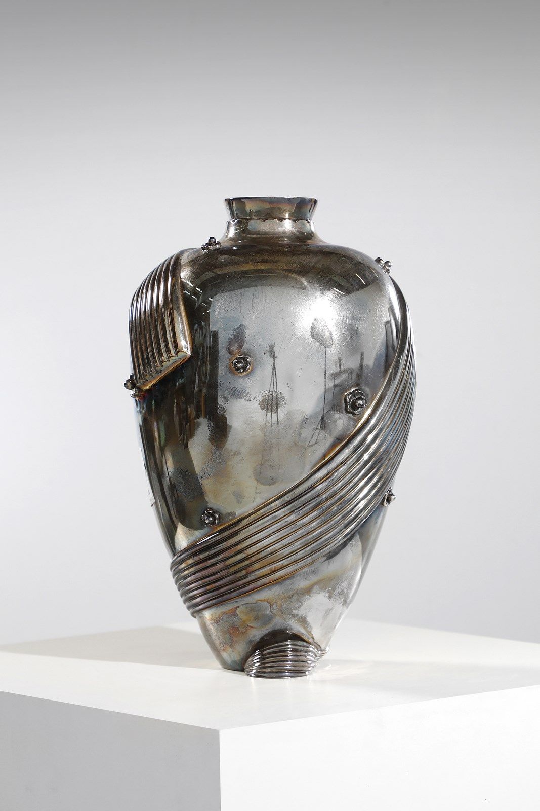 LACCA CESARE (n. 1929) CESARE zugeschrieben. Vase. Silber. Cm 17,00 x 30,00 x 17&hellip;