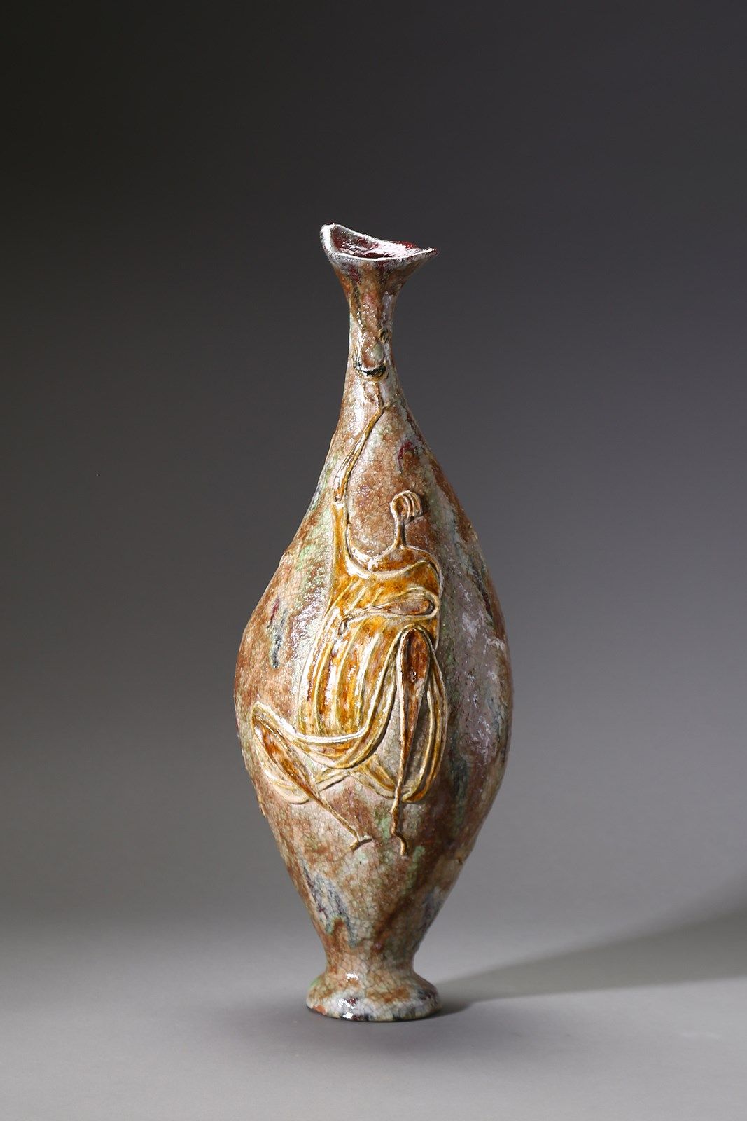 ZAULI CARLO (1926 - 2002) 卡洛花瓶。1954.釉面陶瓷。Cm 22.00 x 52.00 x 22.00。作者签名和日期。