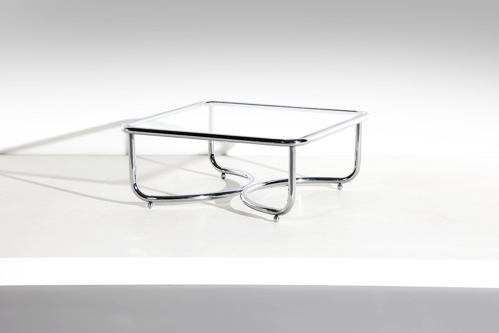 AULENTI Gae (1927 - 2012) GAE Locus Solus咖啡桌，用于Poltronova .镀铬金属和玻璃。Cm 85.00 x 35&hellip;