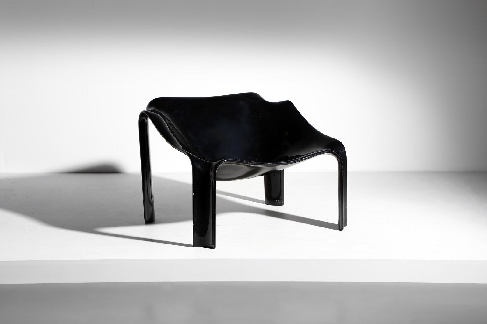PAULIN PIERRE (n. 1927) PIERRE F300椅子，用于Artifort。1967.模制的ABS。Cm 83.00 x 58.00 x &hellip;