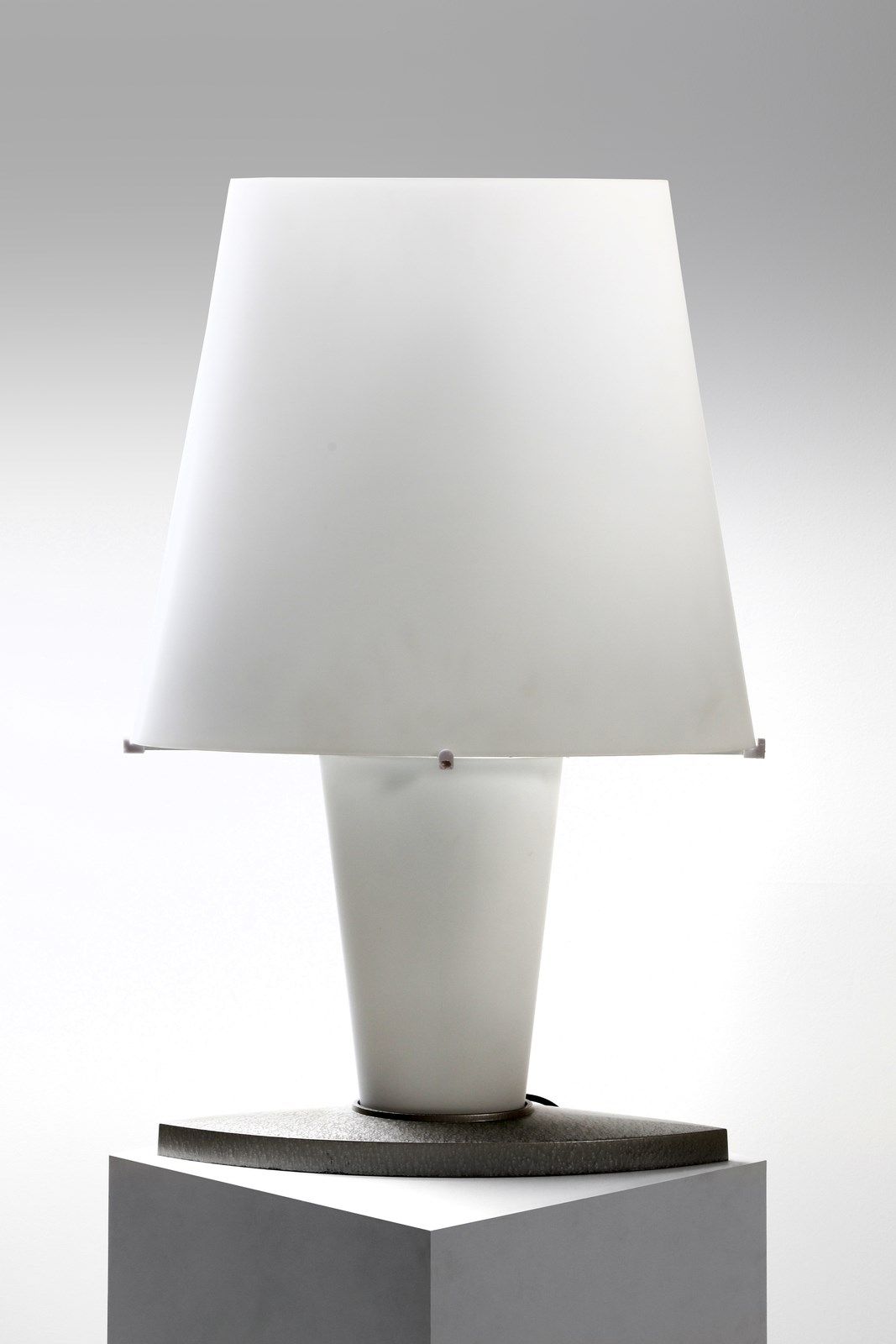 FONTANA ARTE FONTANA ARTE Table lamp. Metal, frosted glass. Cm 53,00 x 84,00 x 1&hellip;