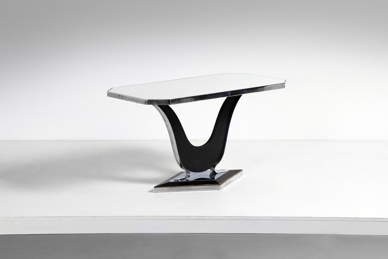 FONTANA ARTE FONTANA ARTE Table console. Métal chromé et bois laqué et verre. Cm&hellip;