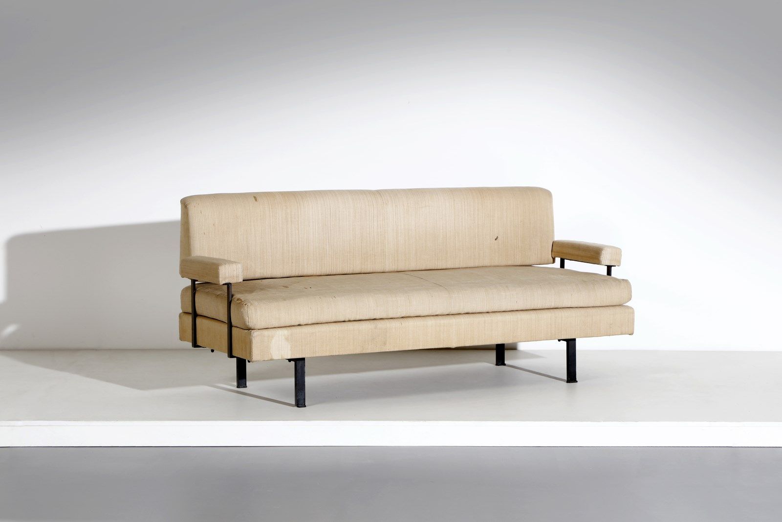 ISA BERGAMO ISA BERGAMO Sofa. Painted metal and fabric. Cm 186,00 x 86,00 x 77,0&hellip;