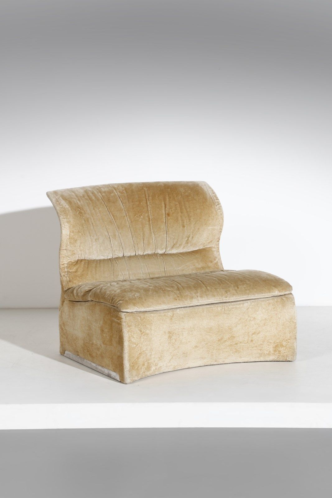 OFFREDI GIOVANNI (n. 1927) Vela Bassa armchair, for Saporiti. Plastic and fabric&hellip;