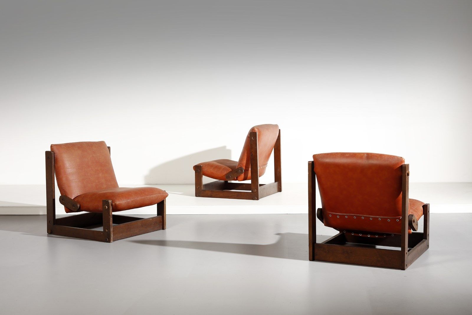 LAFER PERCIVAL (n. 1936) attributed. Three armchairs. Wood and leather.. Cm 92,0&hellip;