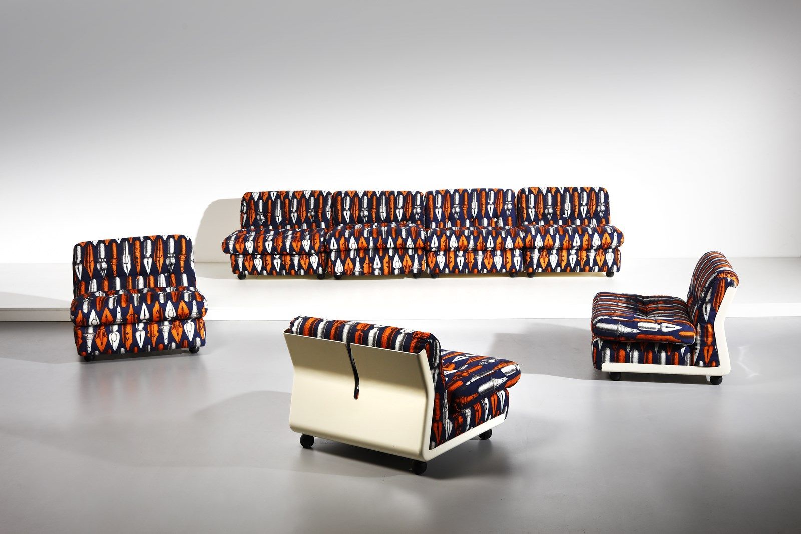 BELLINI MARIO (n. 1935) Seven Amanta armchairs for C&B. 1969. Plastic and padded&hellip;
