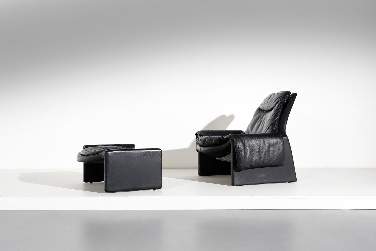 INTROINI VITTORIO (n. 1935) P60 armchair with footrest. 1970. Wood and leather..&hellip;