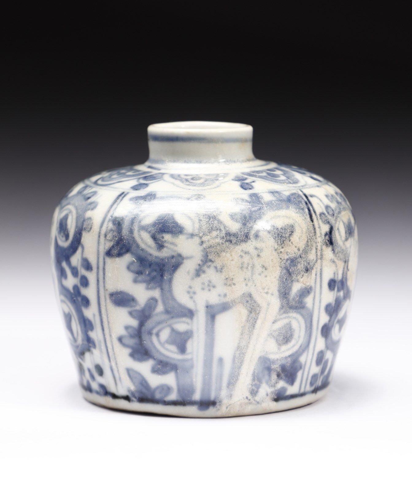 Chinese Art Chinesische Kunst. Ein blau-weißer Porzellan-Wassertropfer China, Mi&hellip;