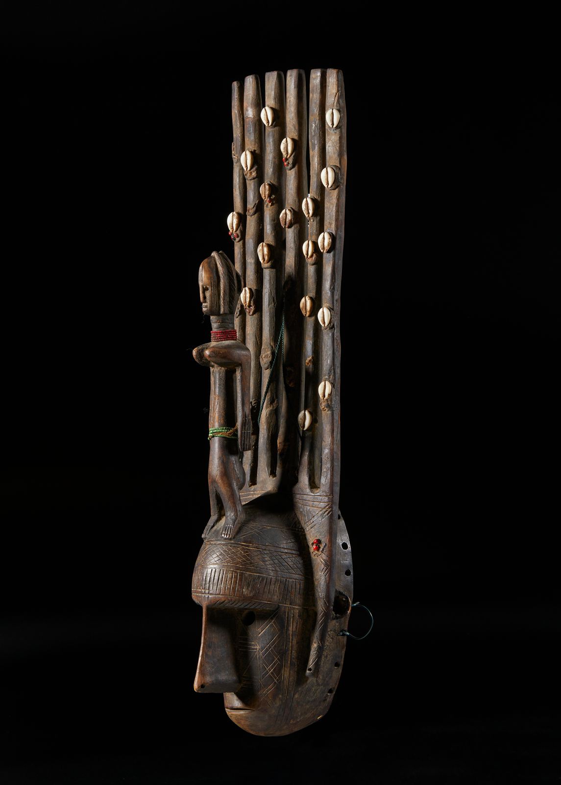 African art Mali, Bambara Afrikanische Kunst. Mali, Bambara Maske Holz, Muscheln&hellip;