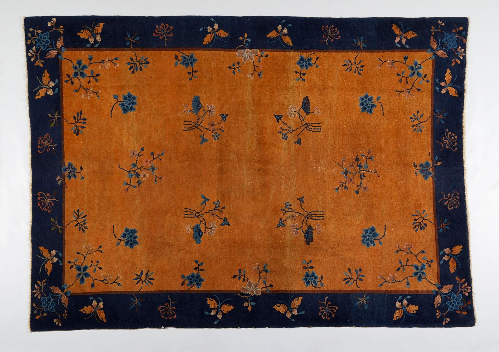 Chinese Art A Beijing rug 中国艺术。一块北京地毯 中国，1930-1940。Cm 186,00 x 257,00。