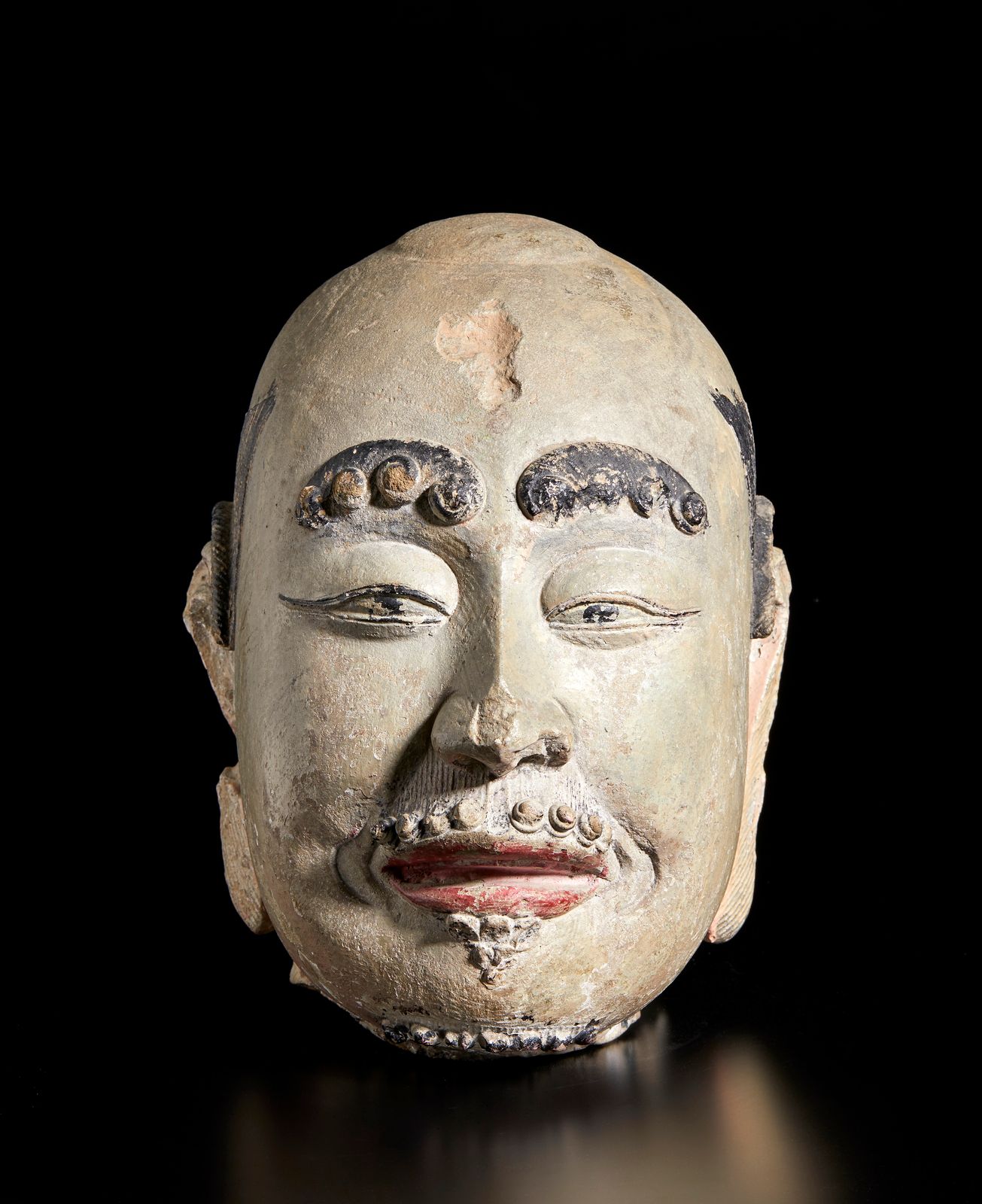 Chinese Art An impressive polychrome sandstone head of a Luohan 中国艺术。一个令人印象深刻的多色&hellip;