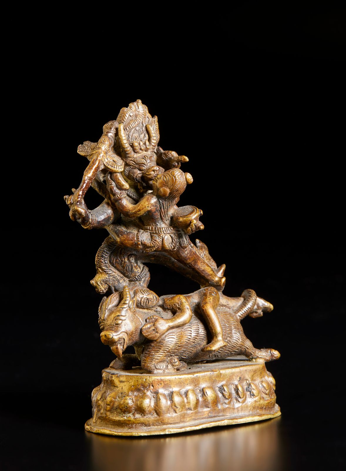 Himalayan Art A Vajrabhairava gilt bronze figure 喜马拉雅艺术。金刚亥母鎏金铜像，西藏，19世纪。厘米8.00 &hellip;