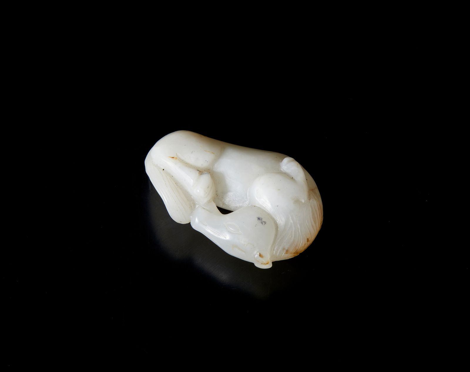 Chinese Art A white jade model of a recumbent horse Art chinois. Modèle en jade &hellip;