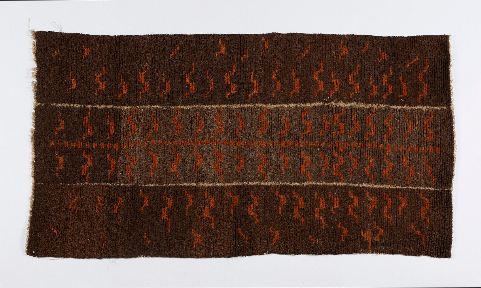Himalayan Art A Tsukdruk rug with tiger skin pattern 喜马拉雅艺术。一块虎皮图案的Tsukdruk地毯，西藏&hellip;