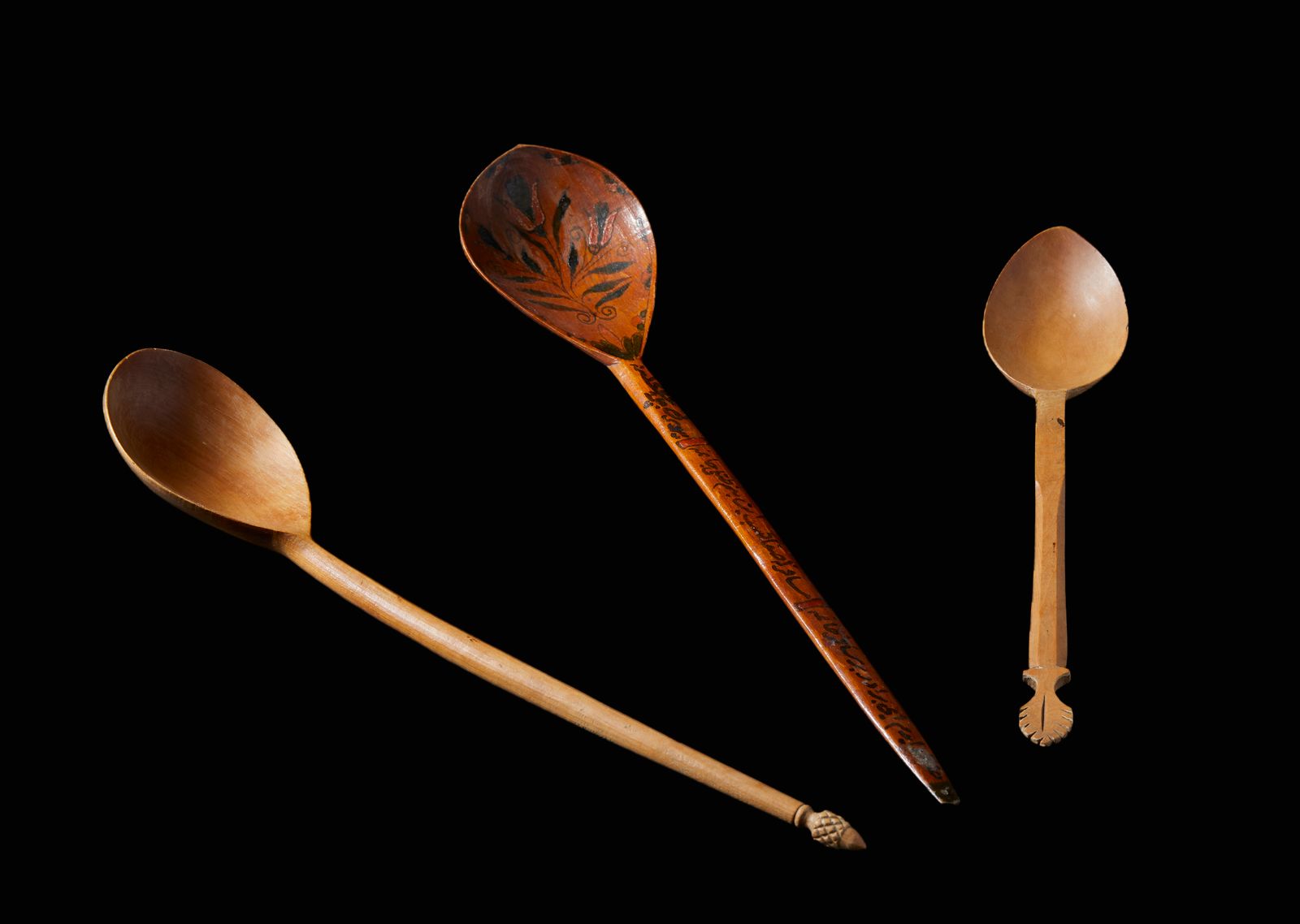 Islamic Art Three Ottoman wooden spoons 伊斯兰艺术。三个奥斯曼帝国的木勺子 土耳其，可能是科尼亚，20世纪。Cm 5,0&hellip;