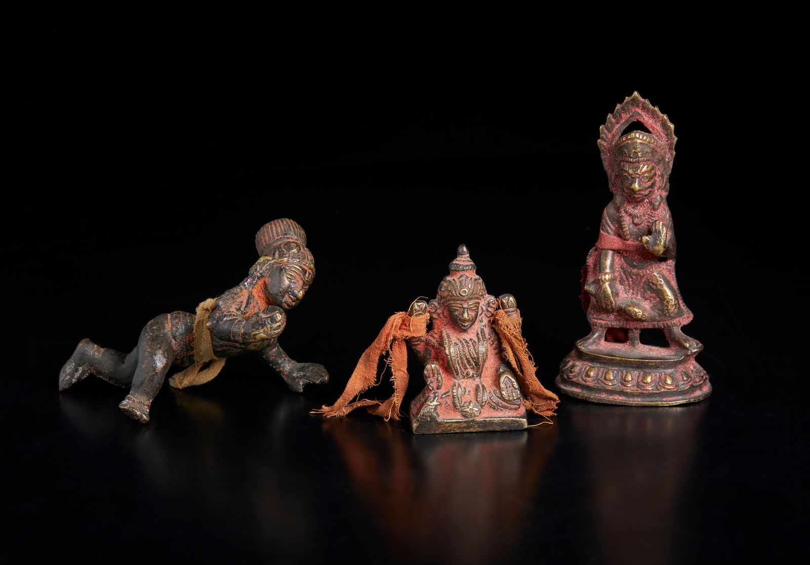 Indian Art A group of three devotional bronzes Arte indiana. Gruppo di tre bronz&hellip;