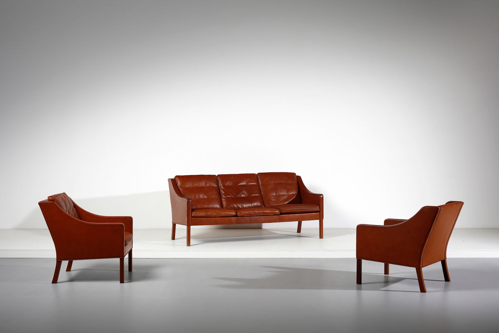 MOGENSEN BORGE (1914 - 1972) 莫根森-博尔赫（1914 - 1972）。为Federicia Stolefabrik设计的两张扶手椅&hellip;