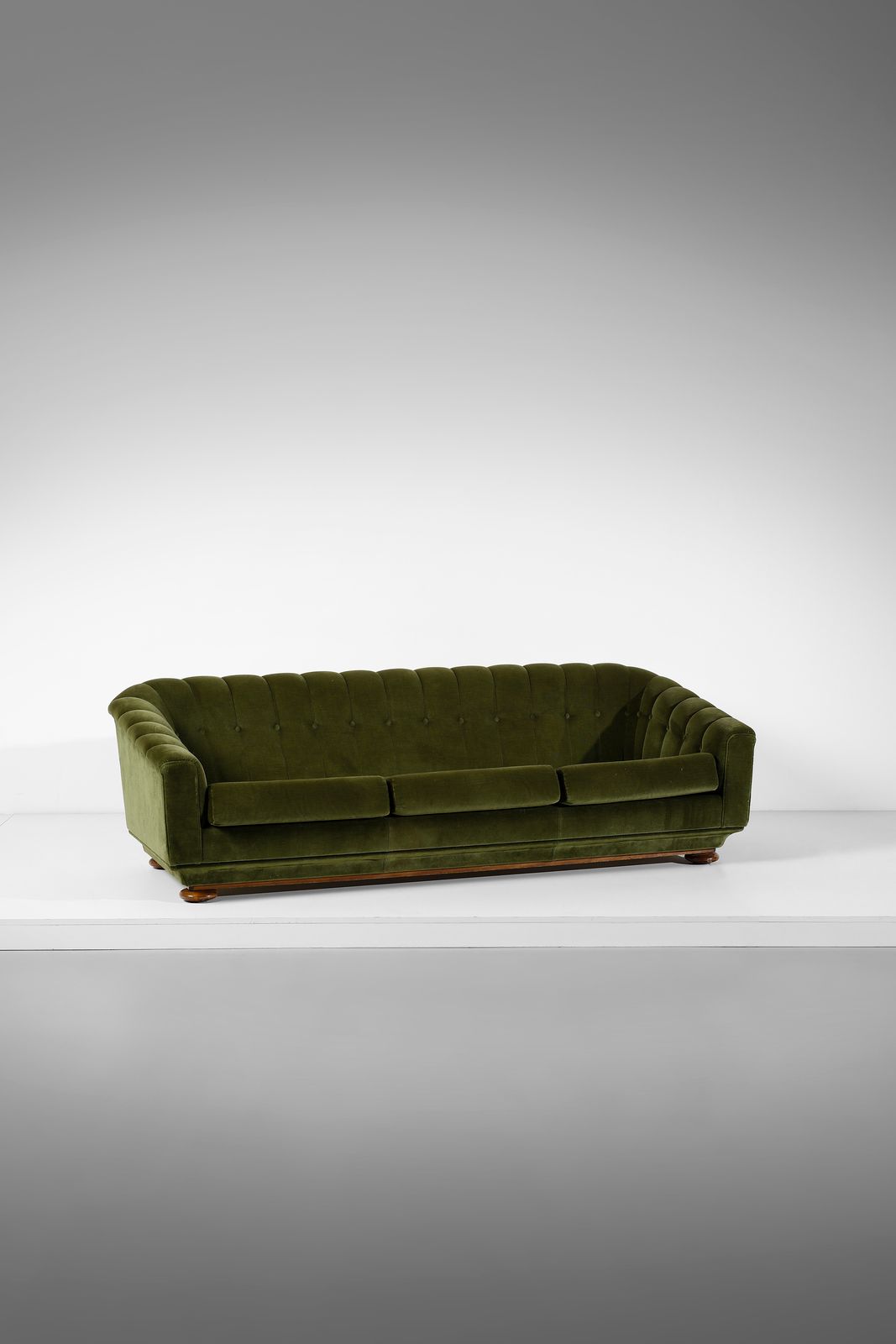 ITALIAN WORK 意大利作品。沙发。1950s..Cm 228,00 x 80,00 x 94,00.