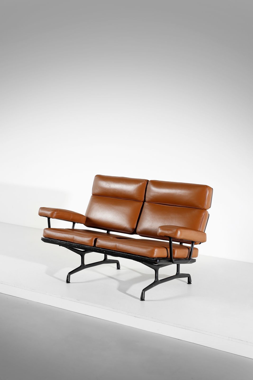 EAMES CHARLES & RAY (1907 - 1978) EAMES CHARLES & RAY (1907 - 1978). Sofa. Liter&hellip;