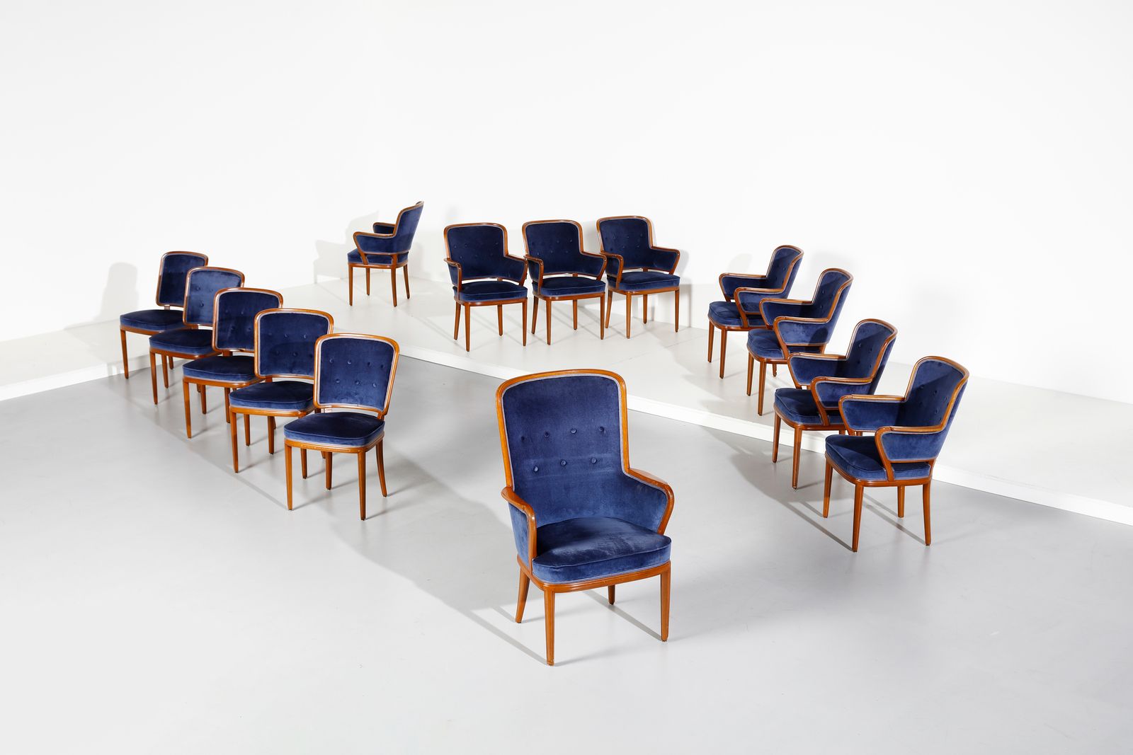 MALMSTEN CARL (1888 - 1972) 马尔斯坦-卡尔（1888-1972）。十四把椅子。瑞典，1940/1950年代。Cm 40,00 x 9&hellip;