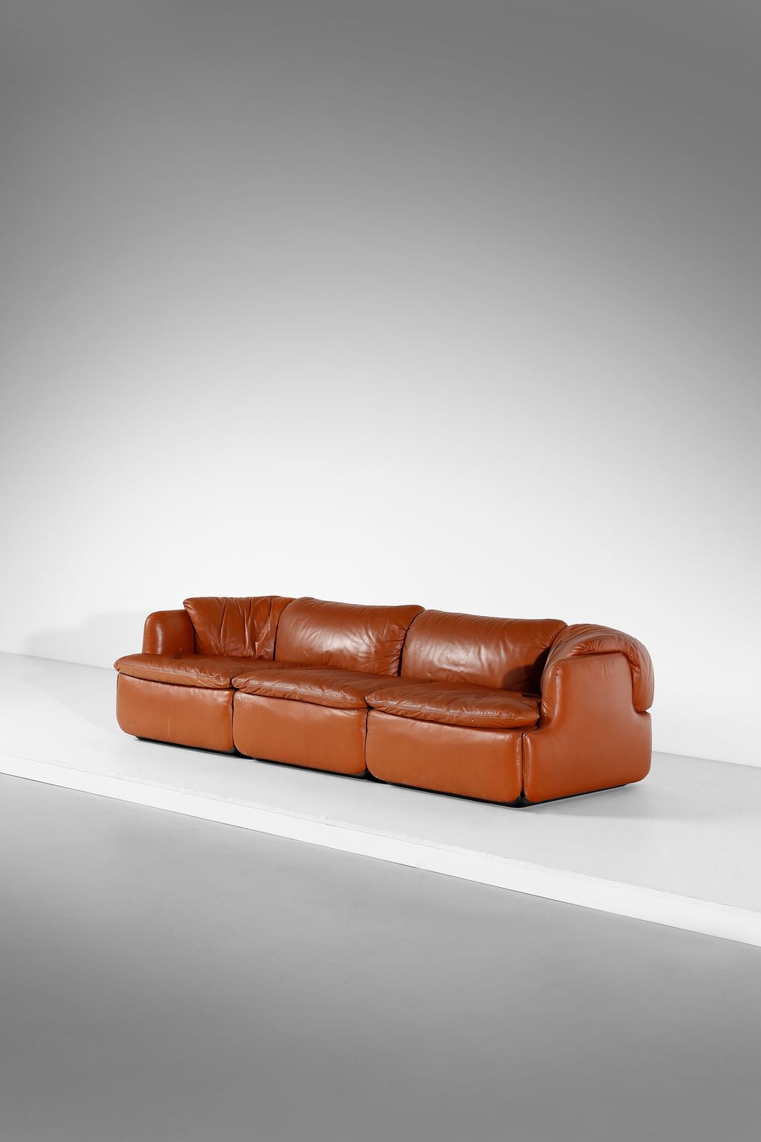 ROSSELLI ALBERTO (1921 - 1976) ROSSELLI ALBERTO (1921 - 1976). Confidential sofa&hellip;