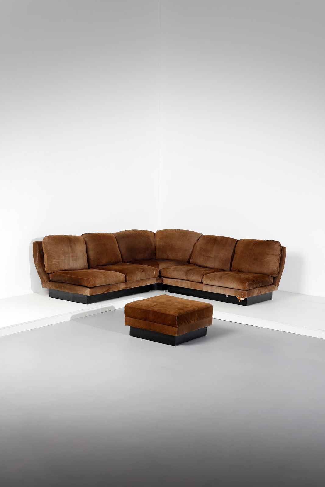 RIZZO WILLY (1928 - 2013) RIZZO WILLY (1928 - 2013). Modulares Sofa. Literatur: &hellip;