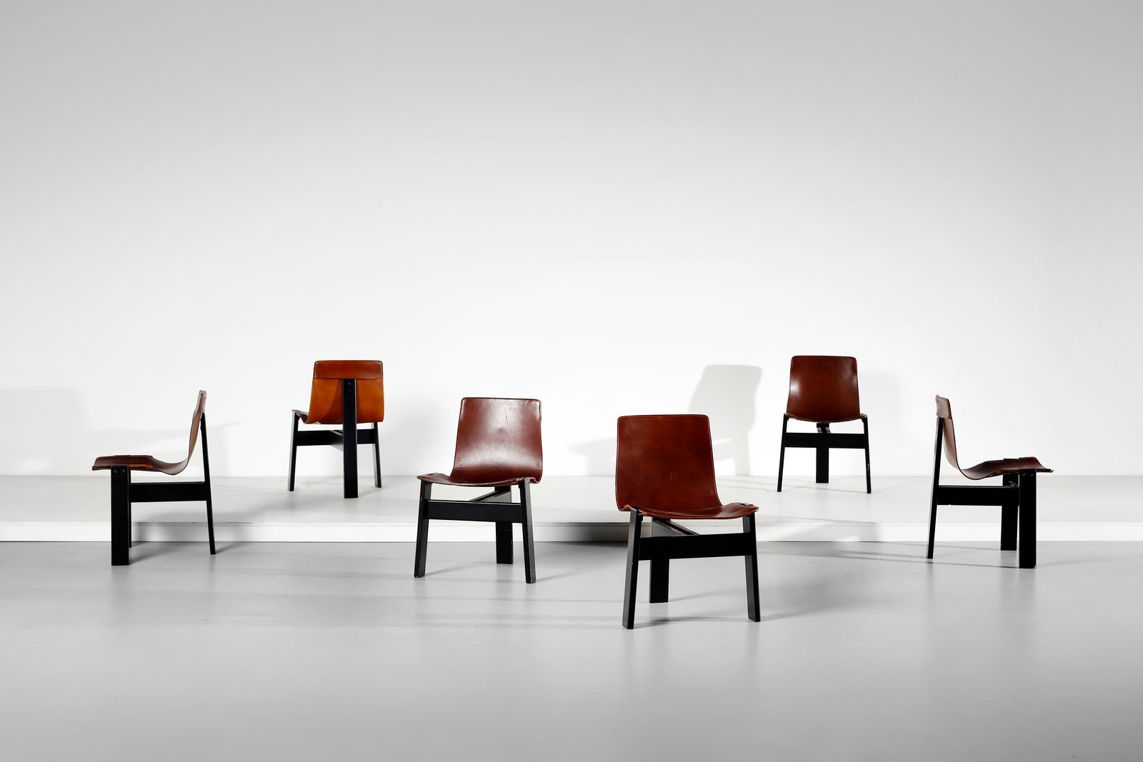 MANGIAROTTI ANGELO (1921 - 2012) 曼吉罗蒂-安吉罗（1921 - 2012）。为Skipper设计的六把Tre3椅子。情况: h&hellip;