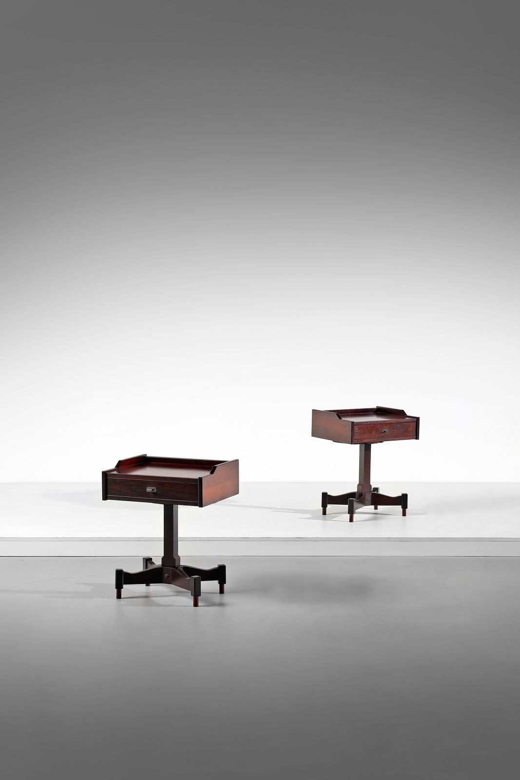 SALOCCHI CLAUDIO (1934 - 2009) 萨洛奇-克劳迪奥（1934 - 2009）。为Sormani设计的一对床头桌。1960s.长50.&hellip;