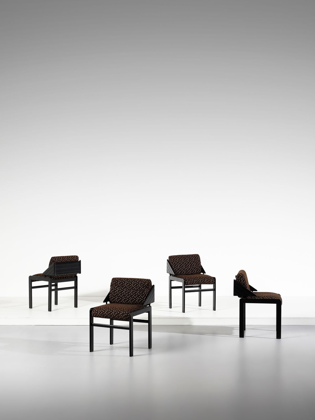 ITALIAN WORK 意大利作品。四把椅子。1980s..Cm 49,00 x 73,00 x 55,00。