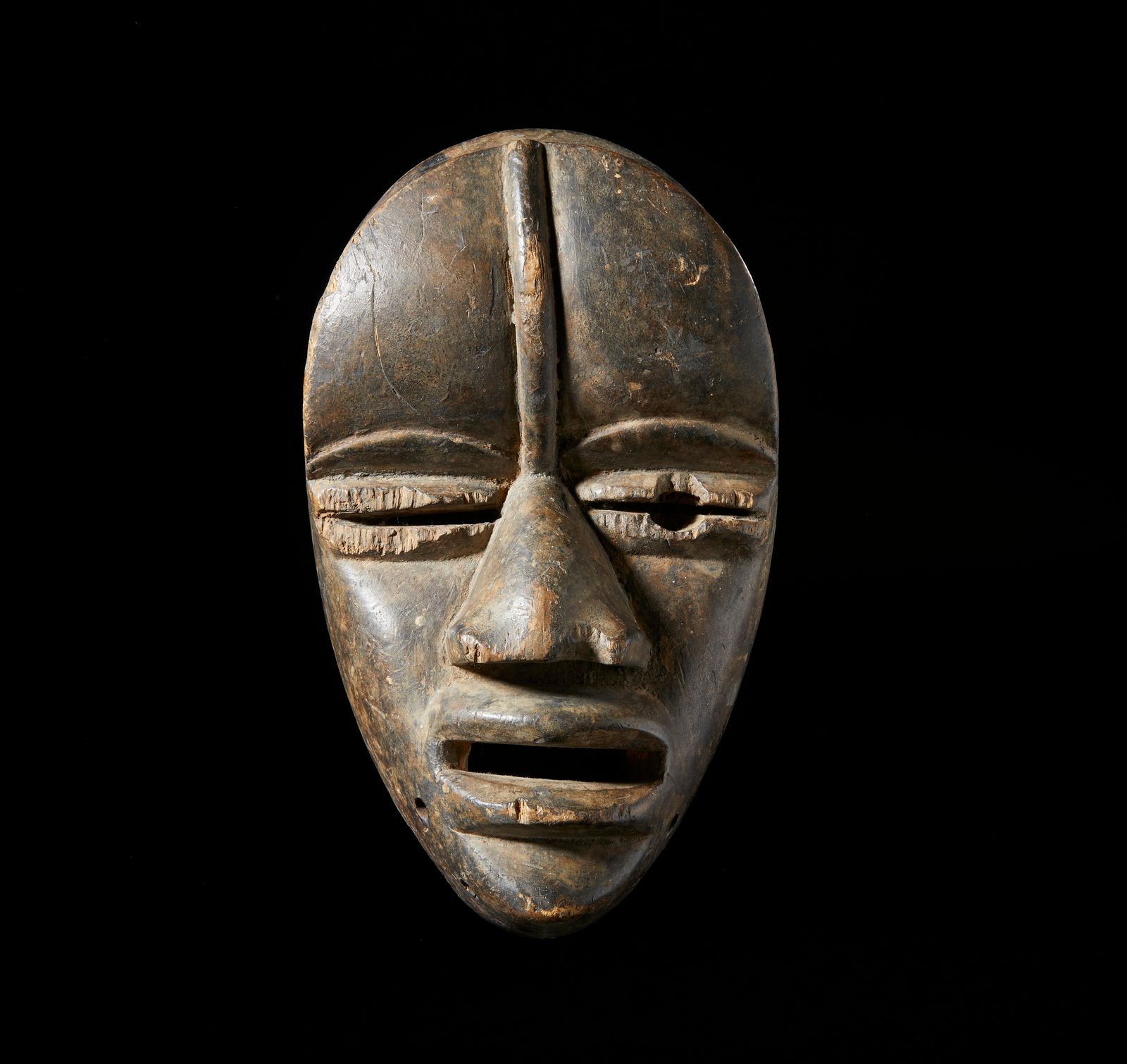 Dan - Ivory Coast/Liberia. Anthropomorphic mask. Hardwood with dark patina. Cm 1&hellip;