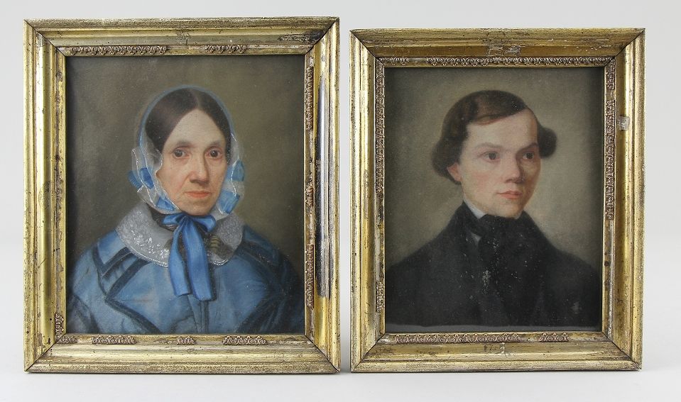 Deutscher Maler des 19. Jhd. 一对Biedermeier - 粉彩画，a）带花边围巾的女人肖像，右边有签名和日期 "Filcher &hellip;