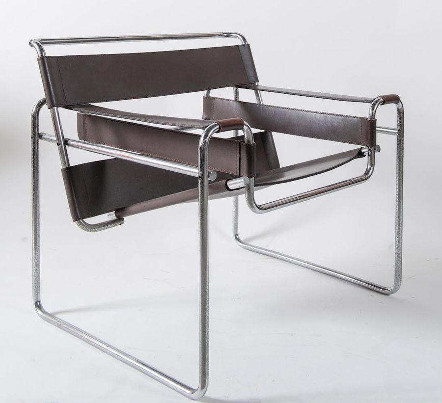 Null MARCEL BREUER 金属和皮革椅子模型B3 Wassily.原始商标。意大利Gavina公司制造，约1960年。Cm 78x64x73。